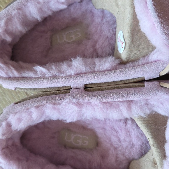 Women's UGG Dakota - Picture 5 of 8